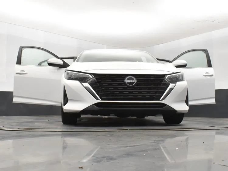 Used 2024 Nissan Sentra SV FWD image 11