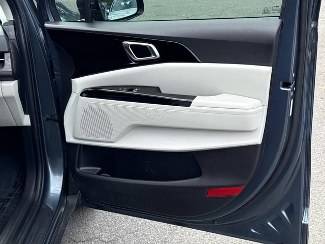 Used 2024 Kia Carnival EX FWD image 8