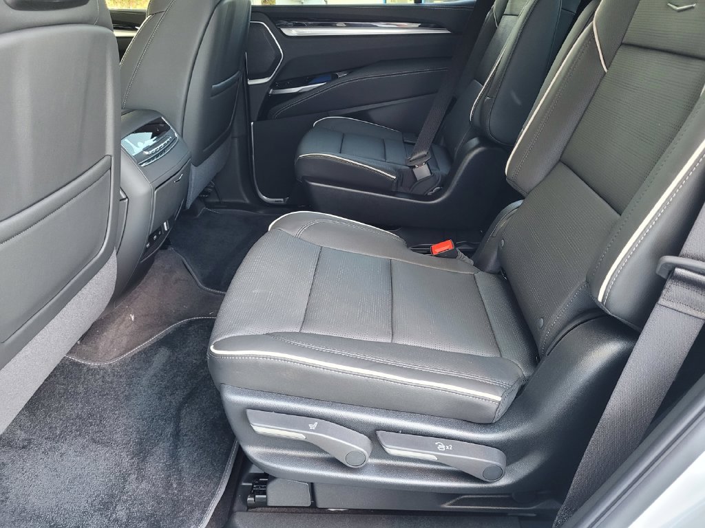 New 2026 Cadillac Escalade Sport w/ LPO, ONYX Package AWD/4WD image 8