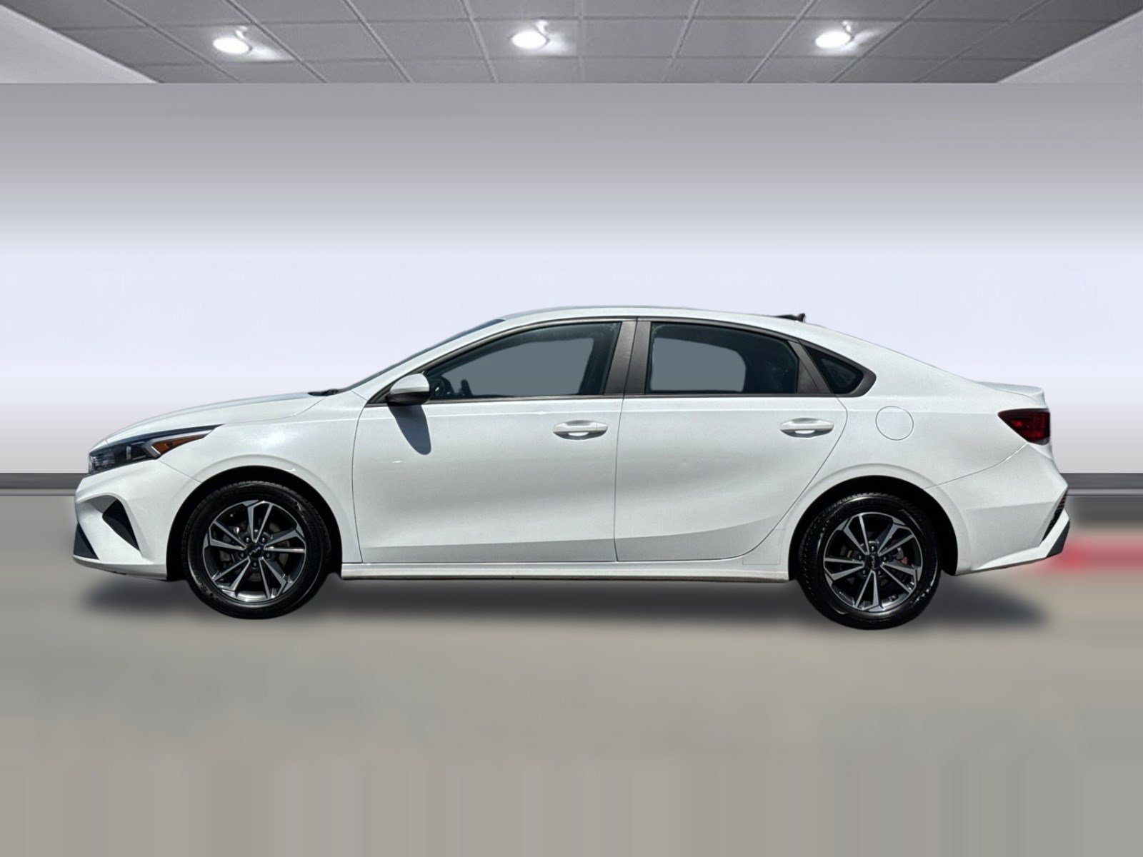 Used 2024 Kia Forte LXS FWD image 2