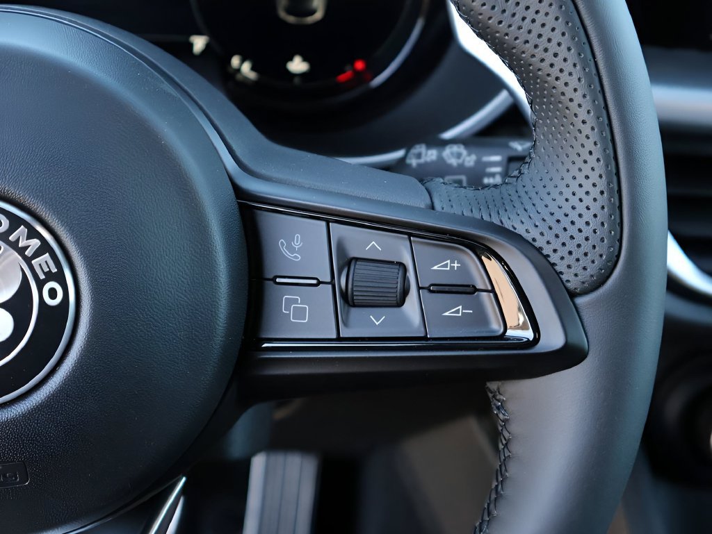 New 2025 Alfa Romeo Stelvio Sprint AWD/4WD image 33