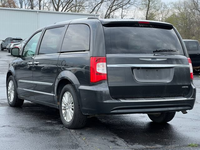 Used 2012 Chrysler Town & Country Limited FWD image 31