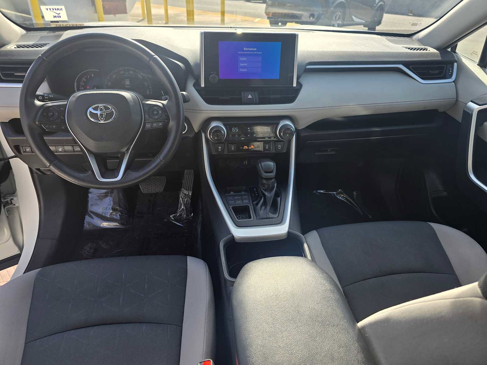 Used 2025 Toyota RAV4 XLE AWD/4WD image 19