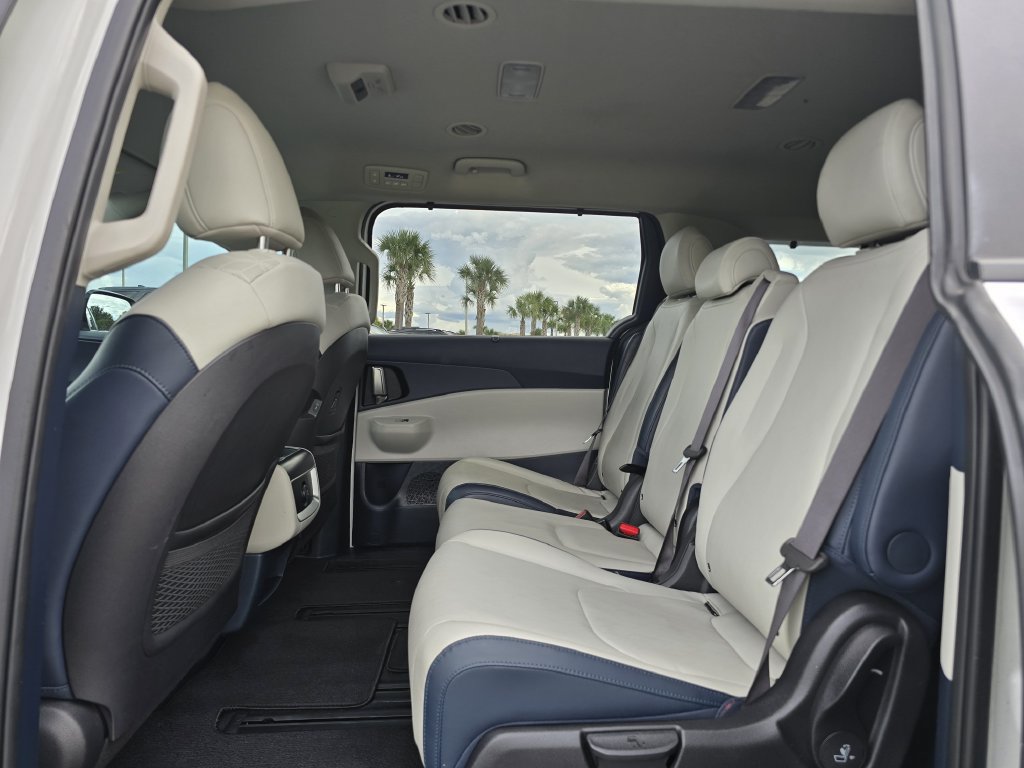 Certified 2025 Kia Carnival EX FWD image 17