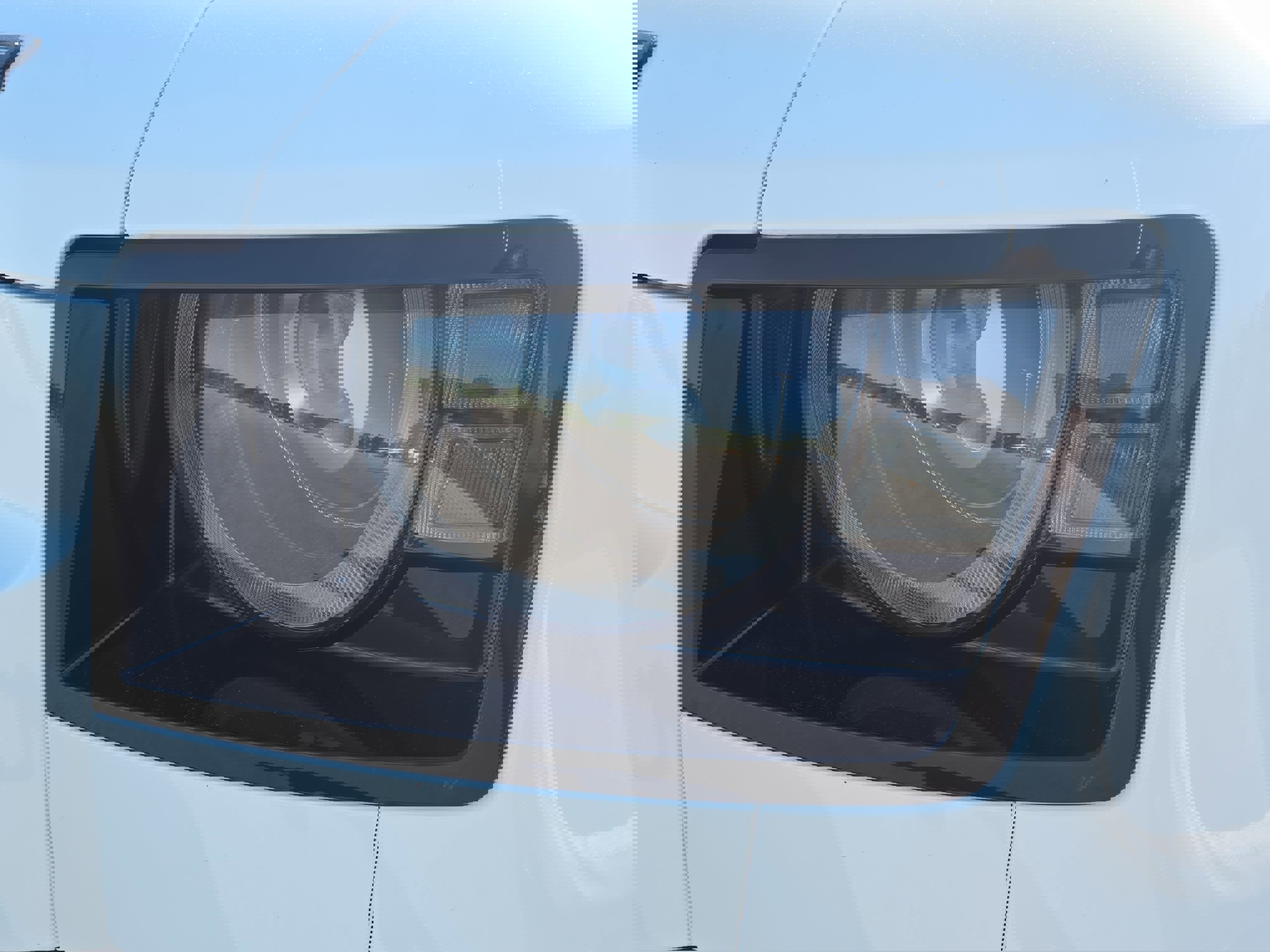 Certified 2025 Land Rover Defender 90 S image 31