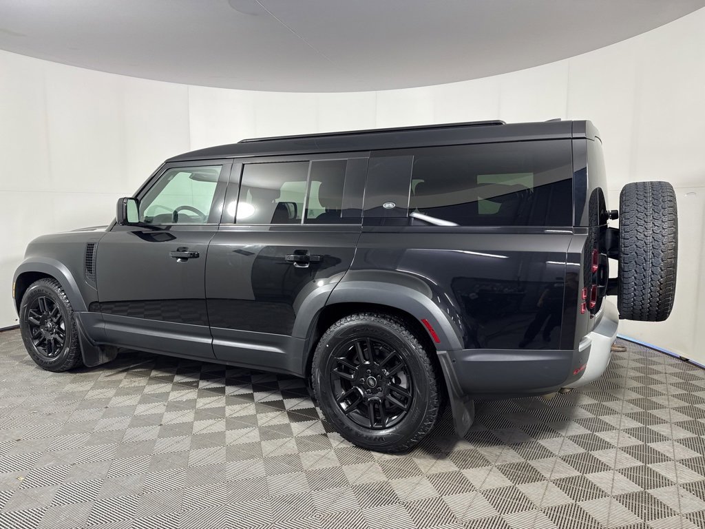 Used 2023 Land Rover Defender 130 S image 4