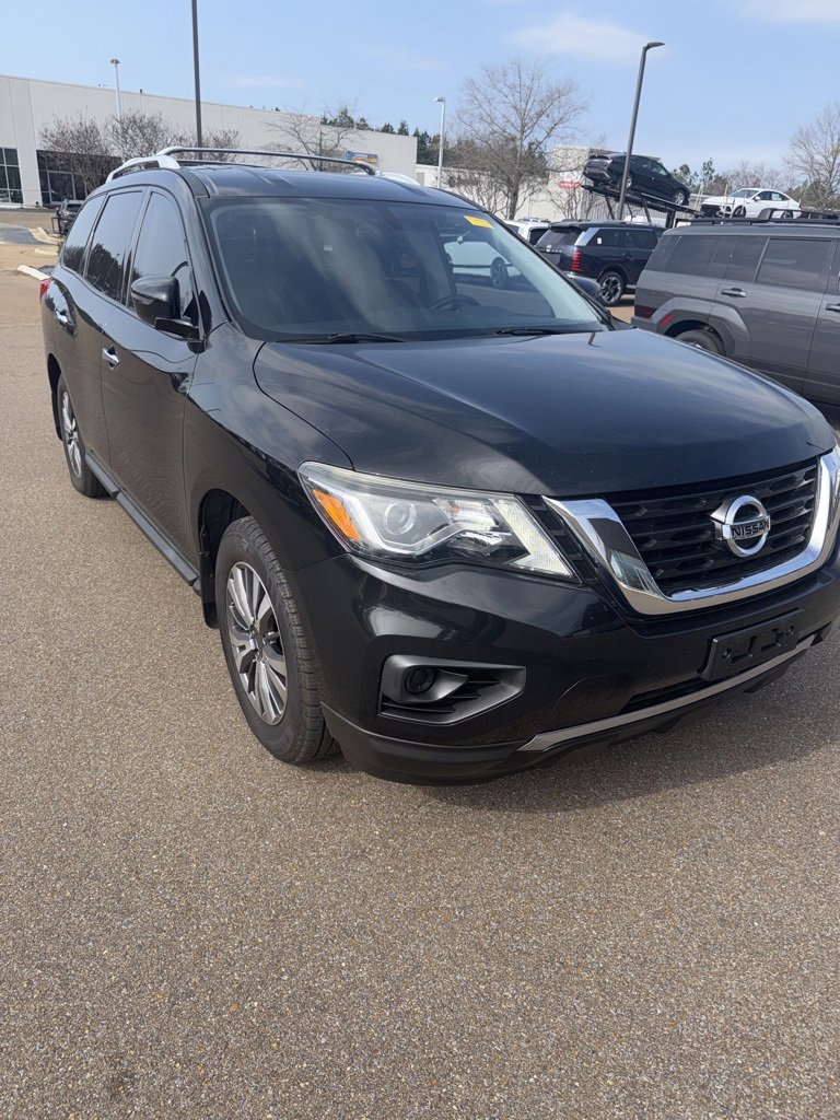 Used 2020 Nissan Pathfinder S image 3