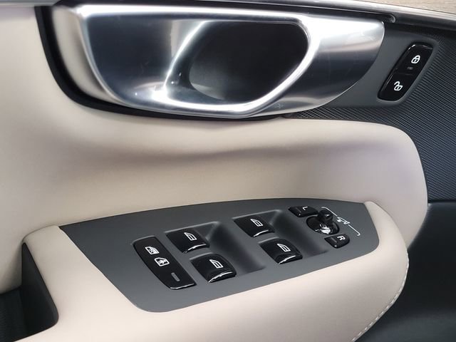 New 2026 Volvo XC90 B6 Plus w/ Protection Package Premier image 22