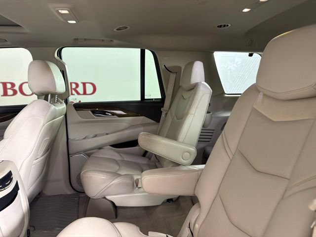 Used 2018 Cadillac Escalade Luxury AWD/4WD image 13