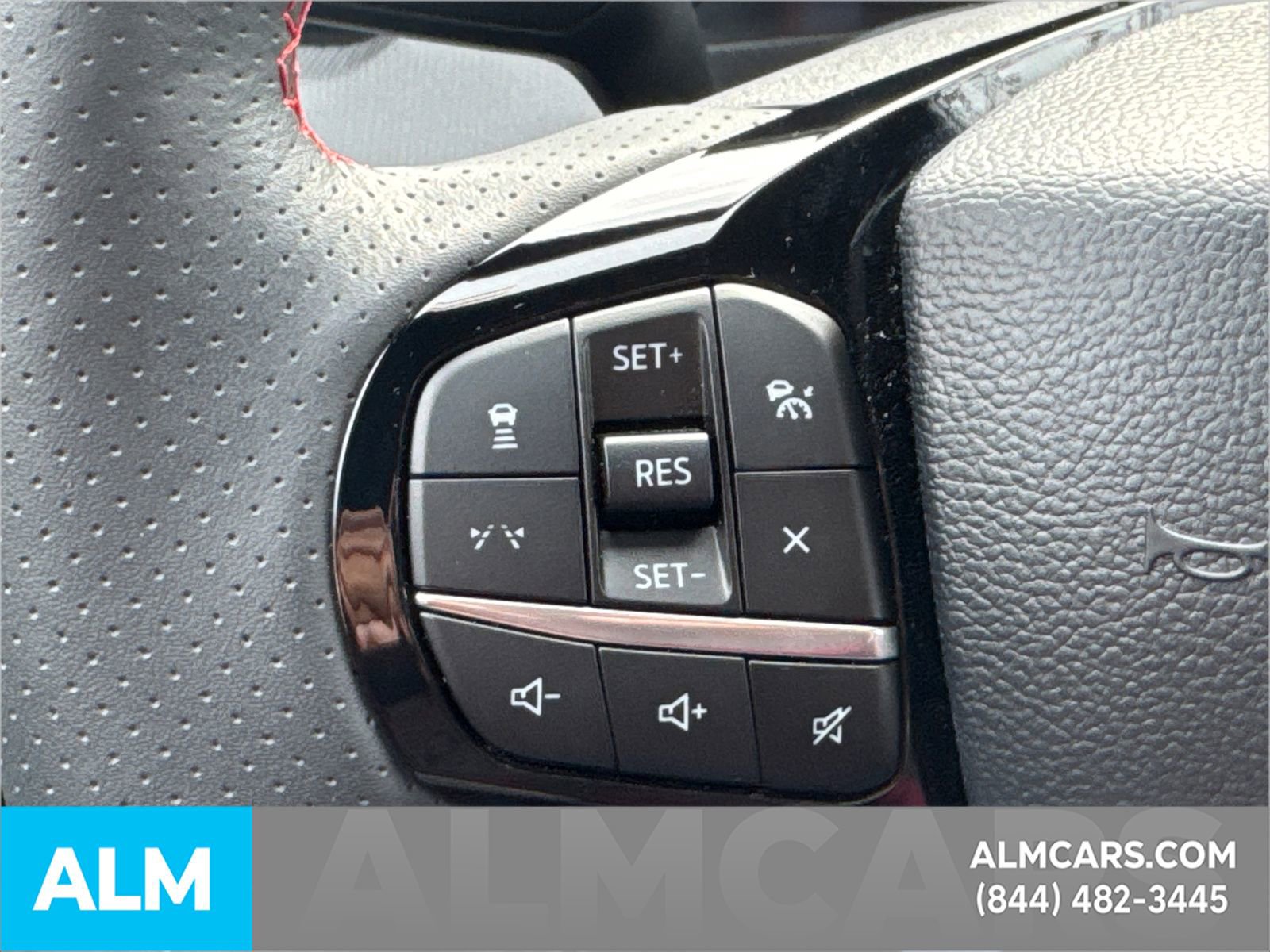 Used 2025 Ford Explorer ST-Line w/ Premium Package image 32