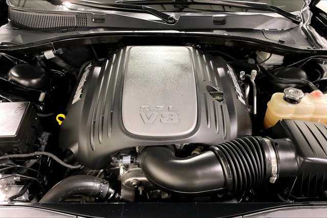 Used 2022 Dodge Charger R/T w/ Plus Group RWD image 10