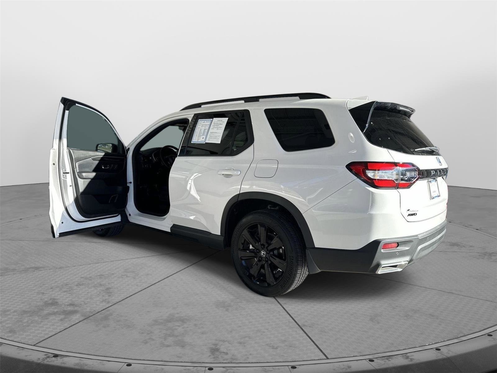 Certified 2025 Honda Pilot Black Edition image 5