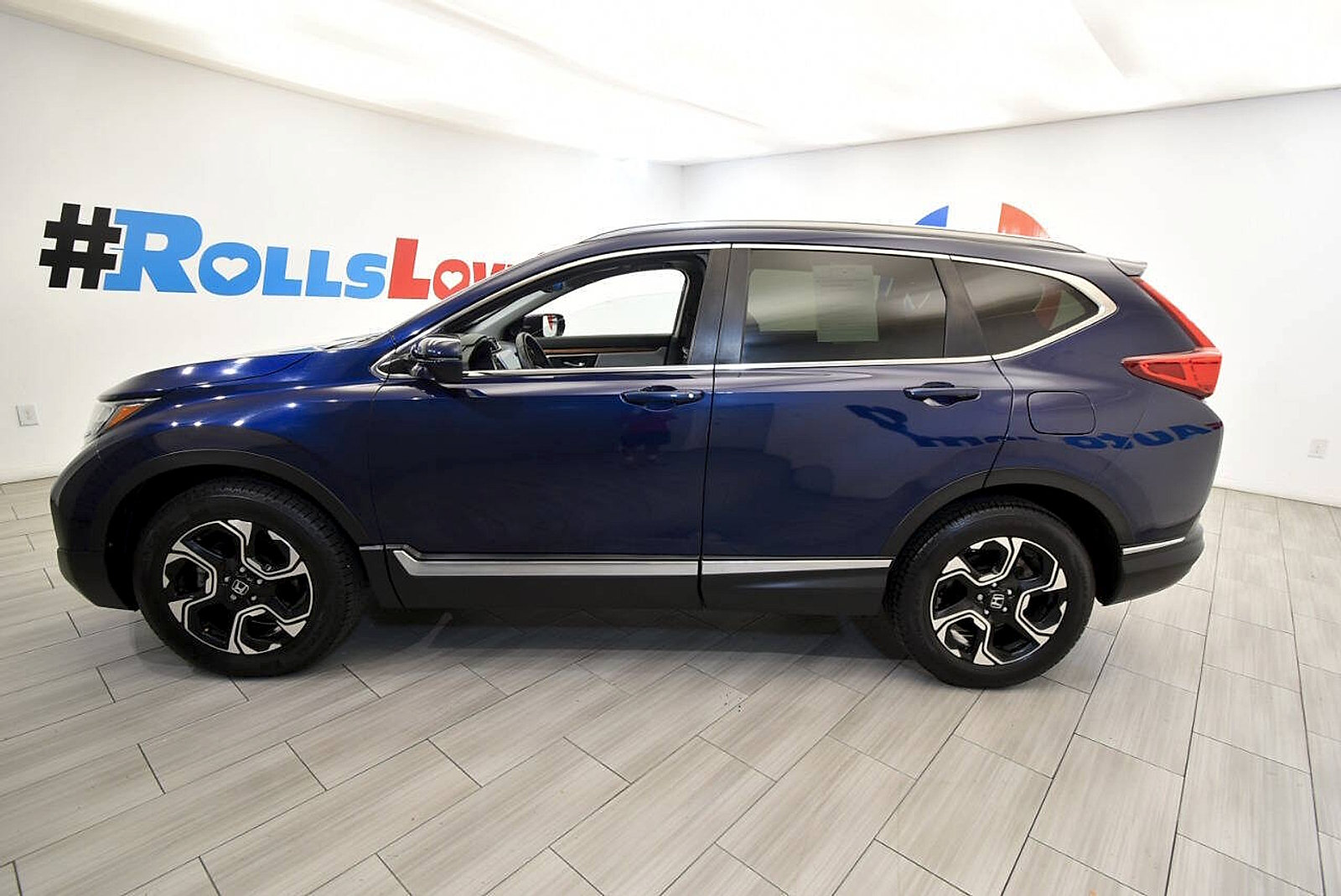 Used 2019 Honda CR-V Touring image 2