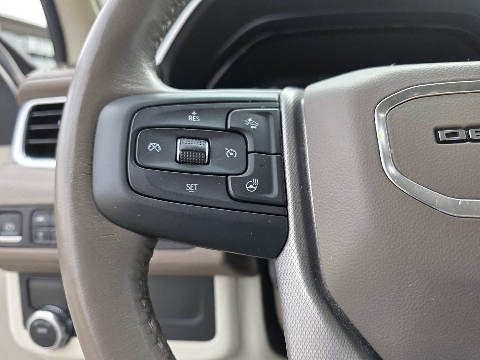 Used 2022 GMC Yukon XL Denali image 25