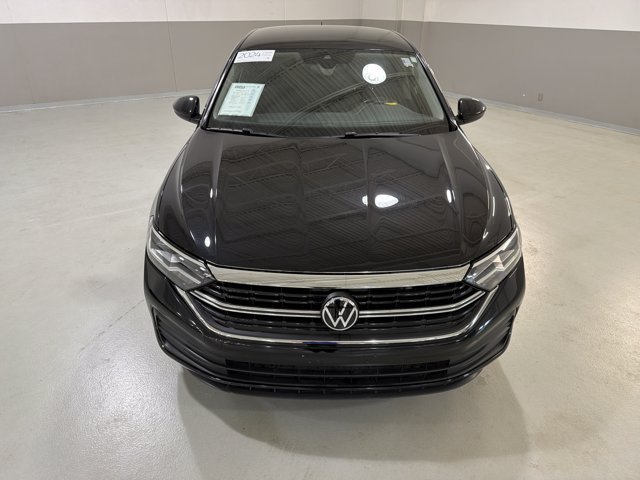 Certified 2024 Volkswagen Jetta SE FWD image 3
