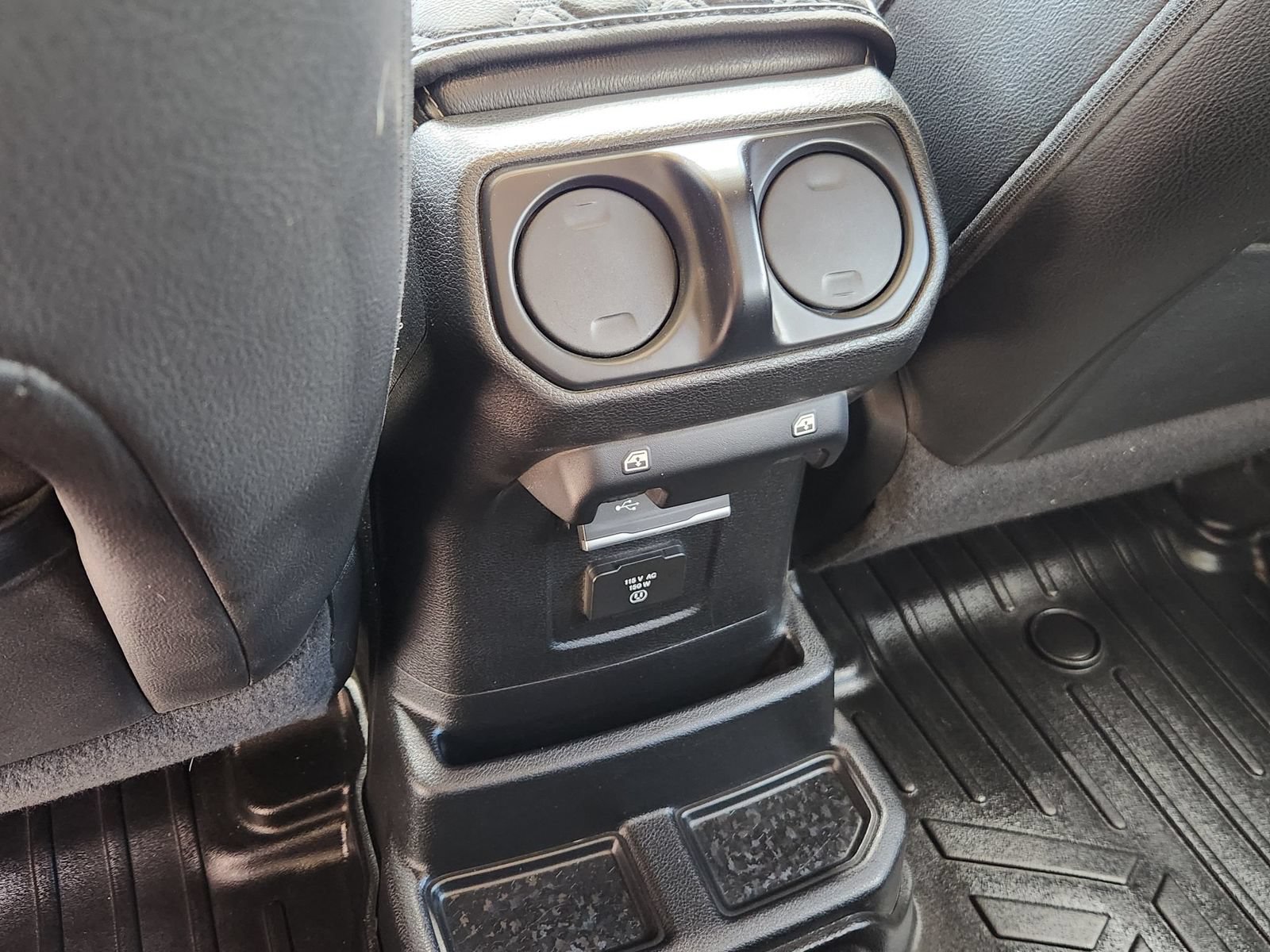 Used 2018 Jeep Wrangler Unlimited Sahara AWD/4WD image 31