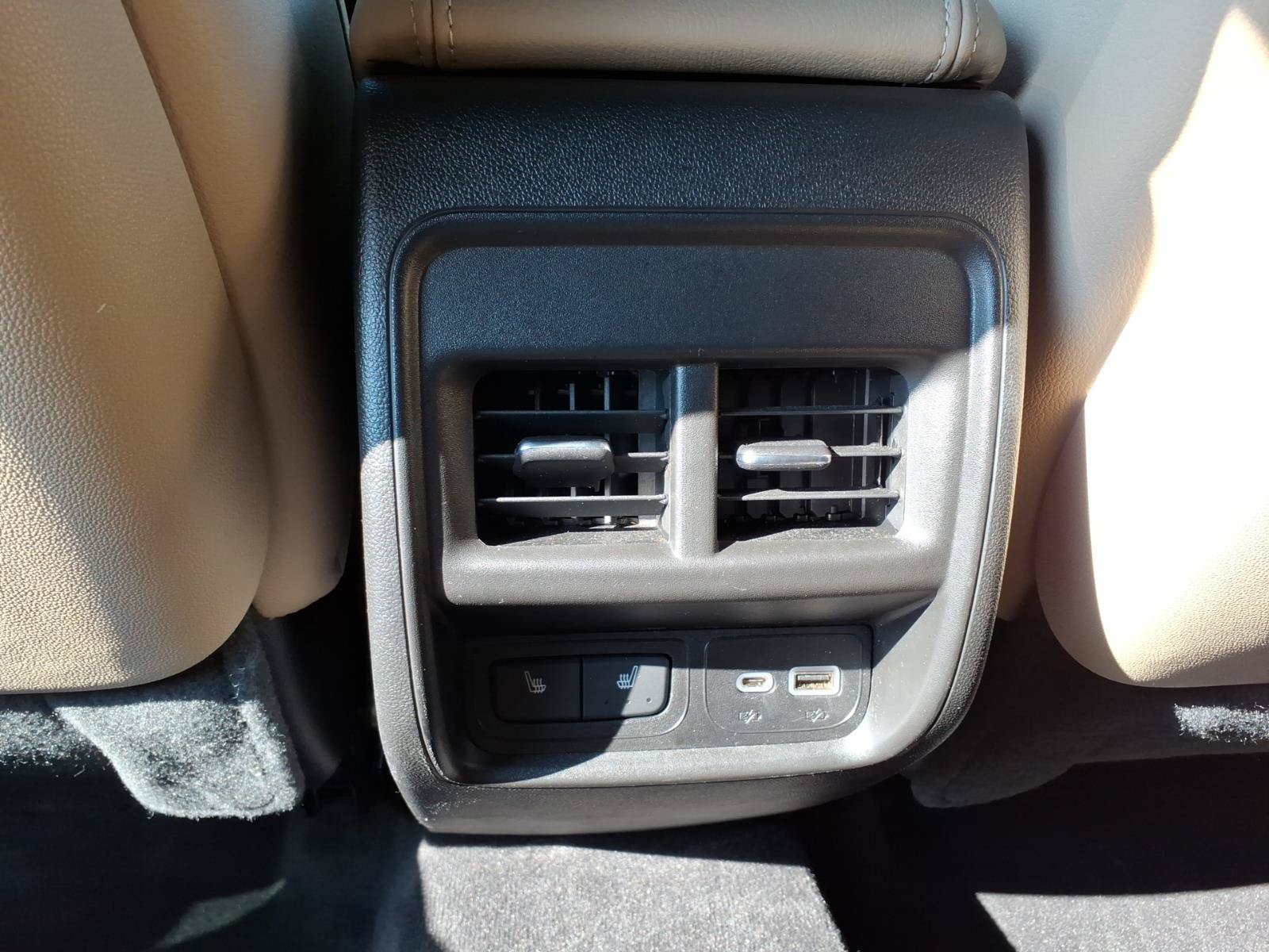 Used 2024 Cadillac XT4 Luxury w/ Cold Weather Package AWD/4WD image 16
