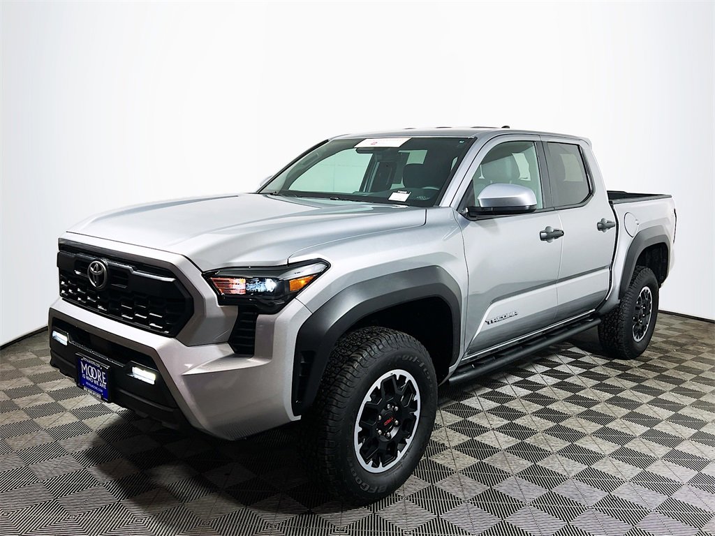 Certified 2025 Toyota Tacoma TRD Off-Road image 4
