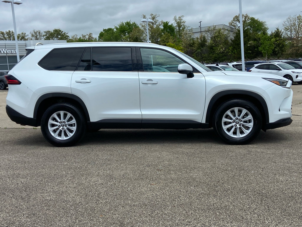 Used 2025 Toyota Grand Highlander AWD image 4