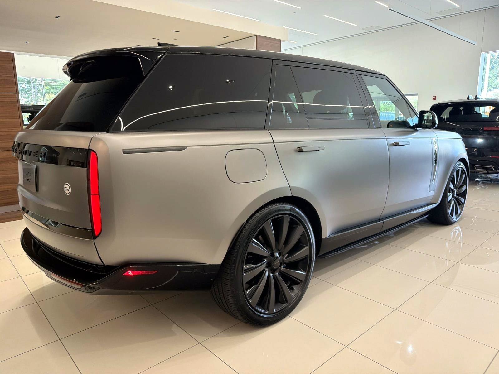 New 2026 Land Rover Range Rover SV AWD/4WD image 5