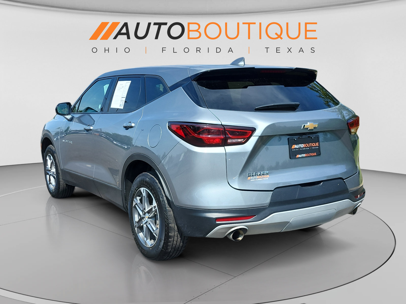 Used 2025 Chevrolet Blazer LT FWD image 3