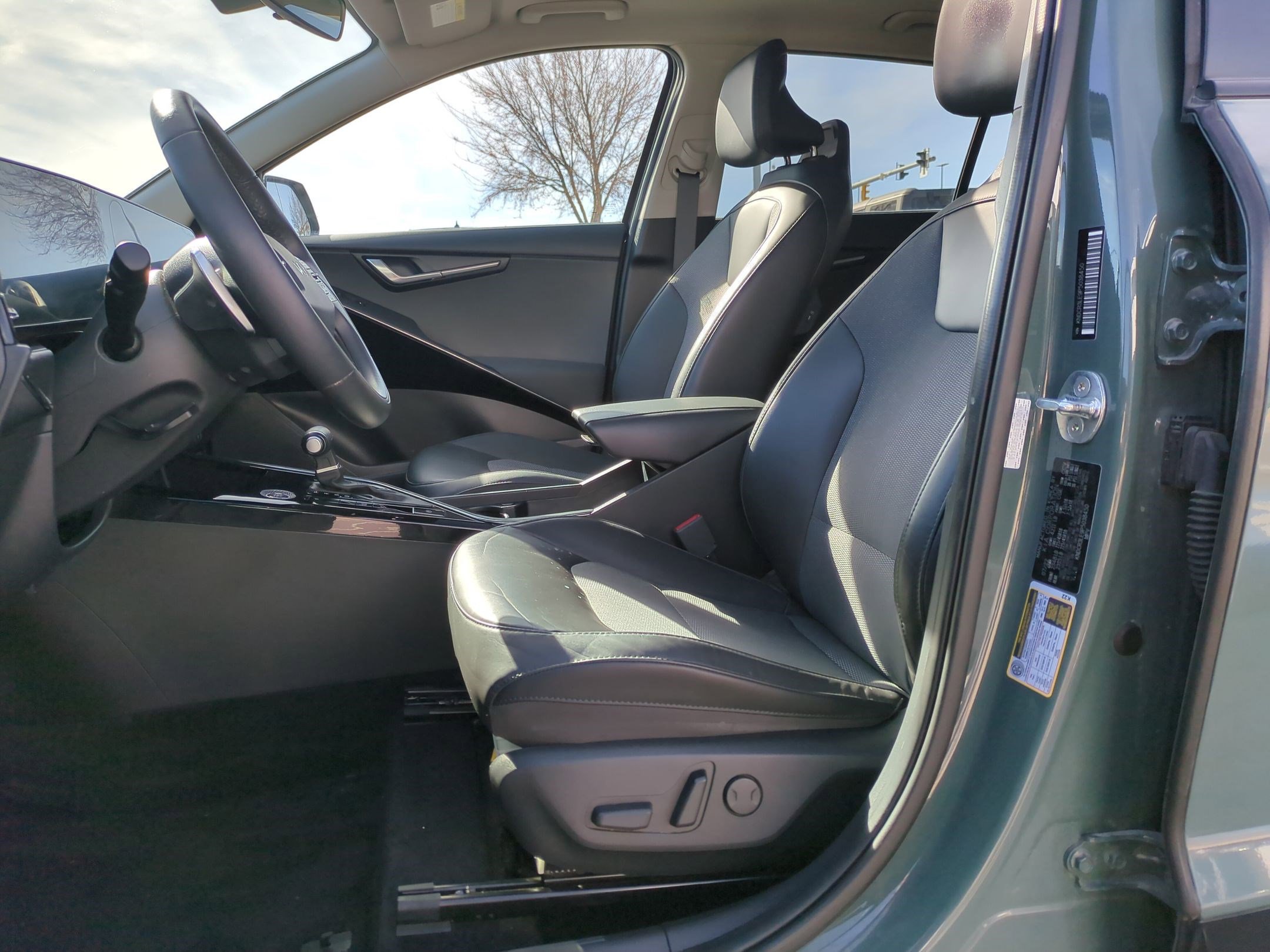 Used 2023 Kia Niro EX Touring image 18