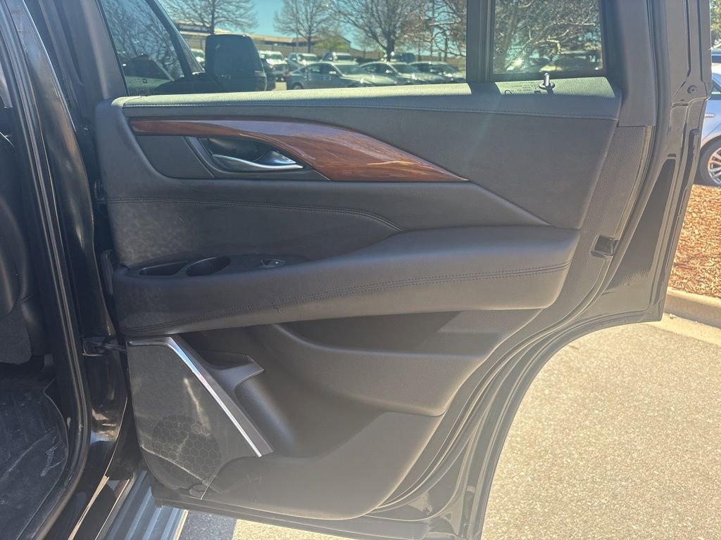 Used 2017 Cadillac Escalade Luxury image 22