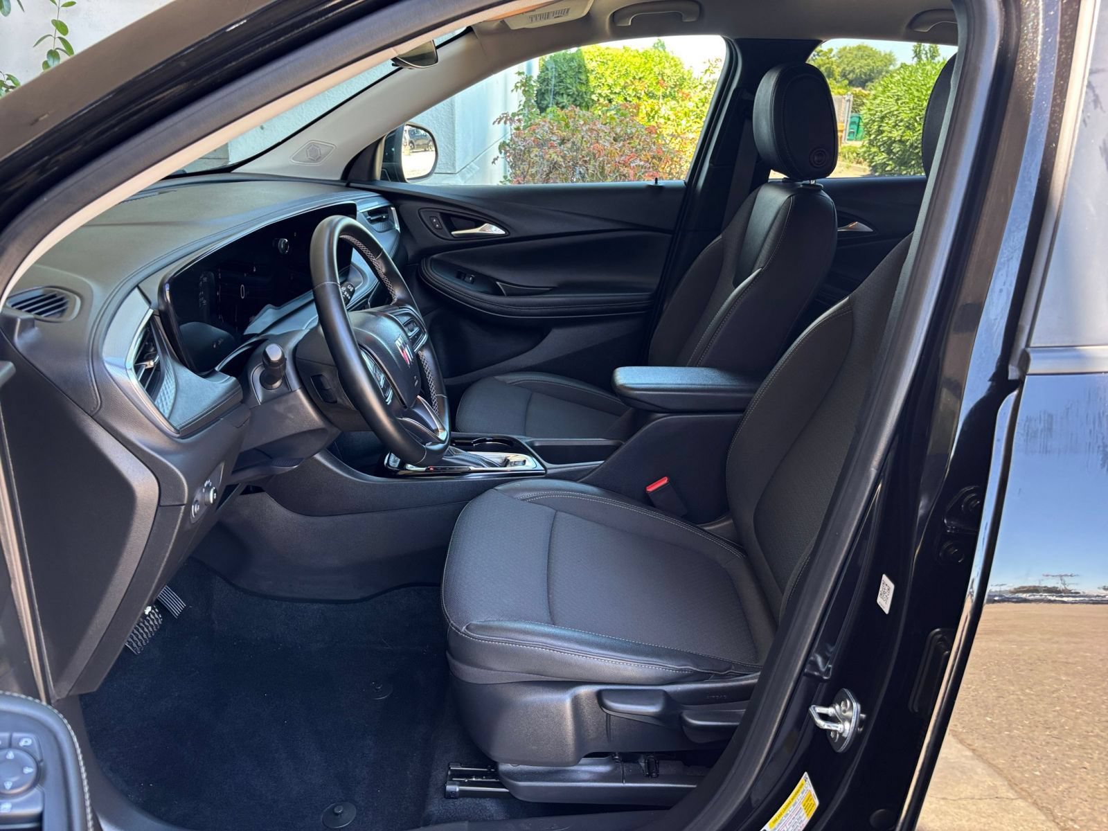 Used 2025 Buick Encore GX Preferred AWD/4WD image 48
