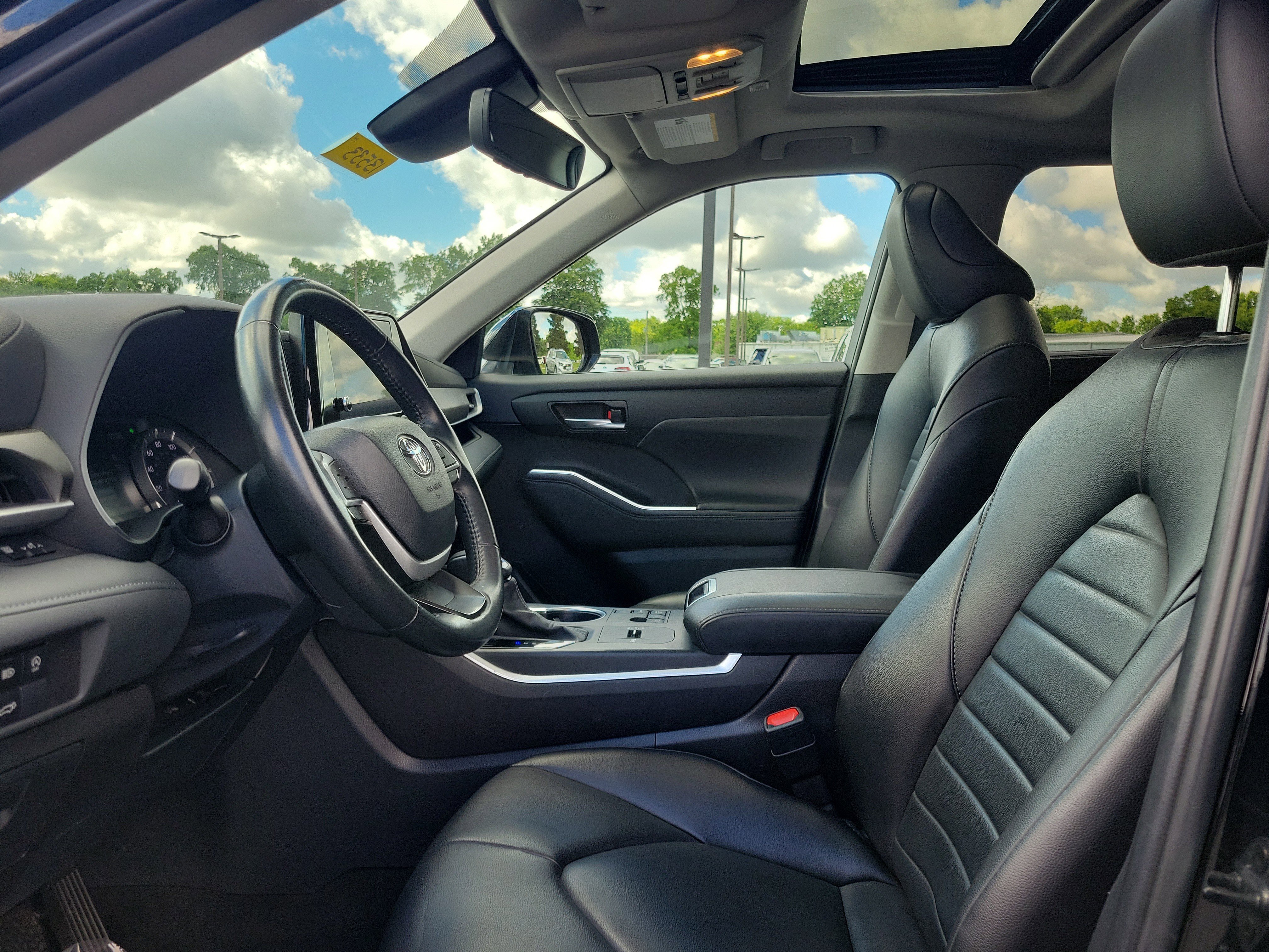 Used 2024 Toyota Highlander XLE FWD image 20