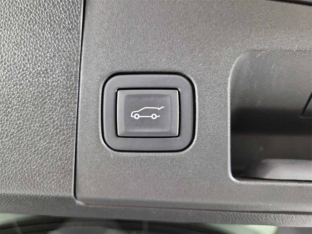 Certified 2023 Cadillac XT4 Sport w/ Cold Weather Package image 9