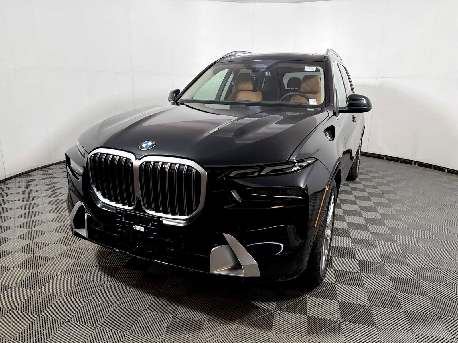 Used 2025 BMW X7 xDrive40i w/ Premium Package AWD/4WD image 3