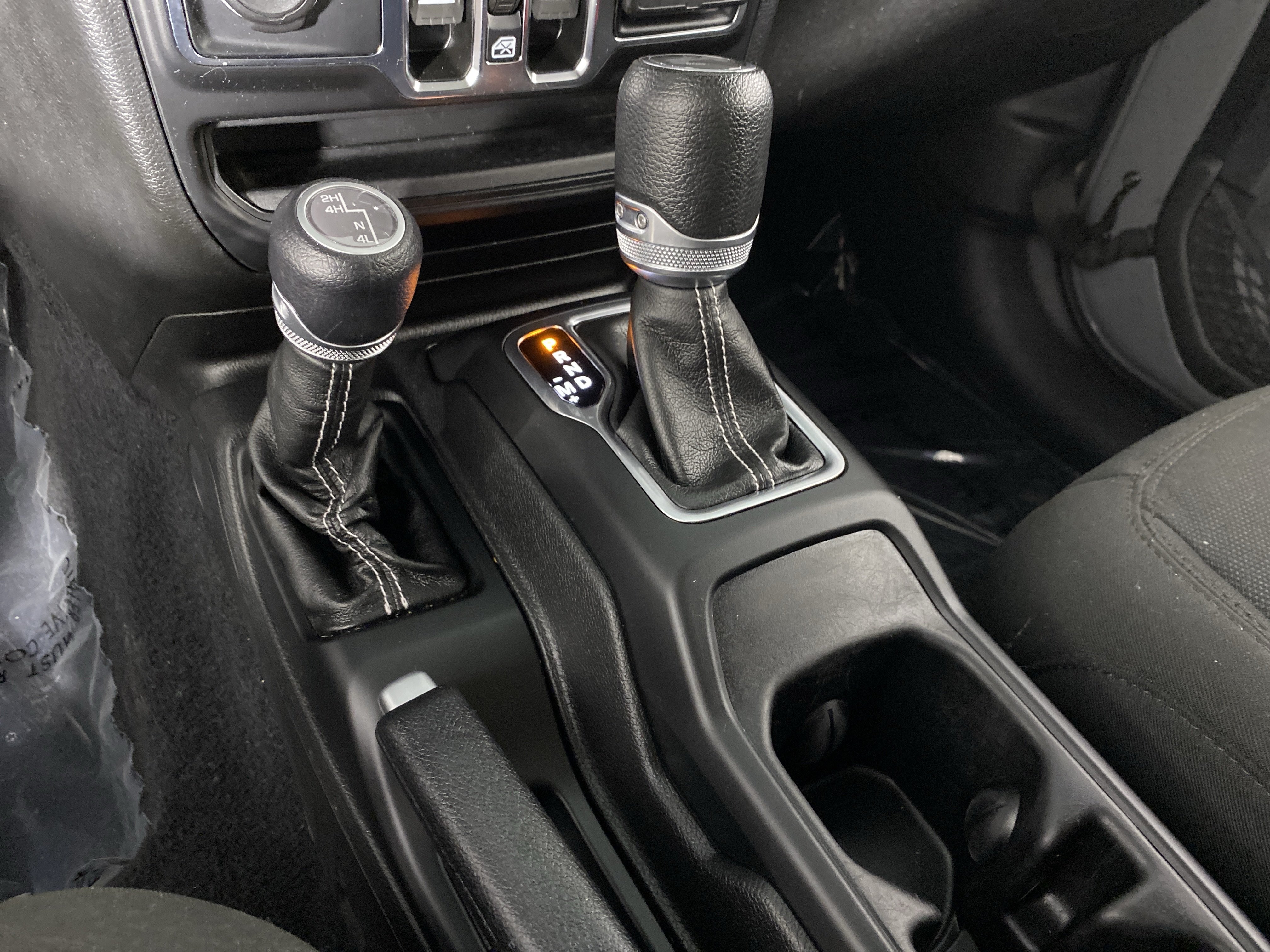 Used 2022 Jeep Wrangler Unlimited Sahara w/ Cold Weather Group AWD/4WD image 36