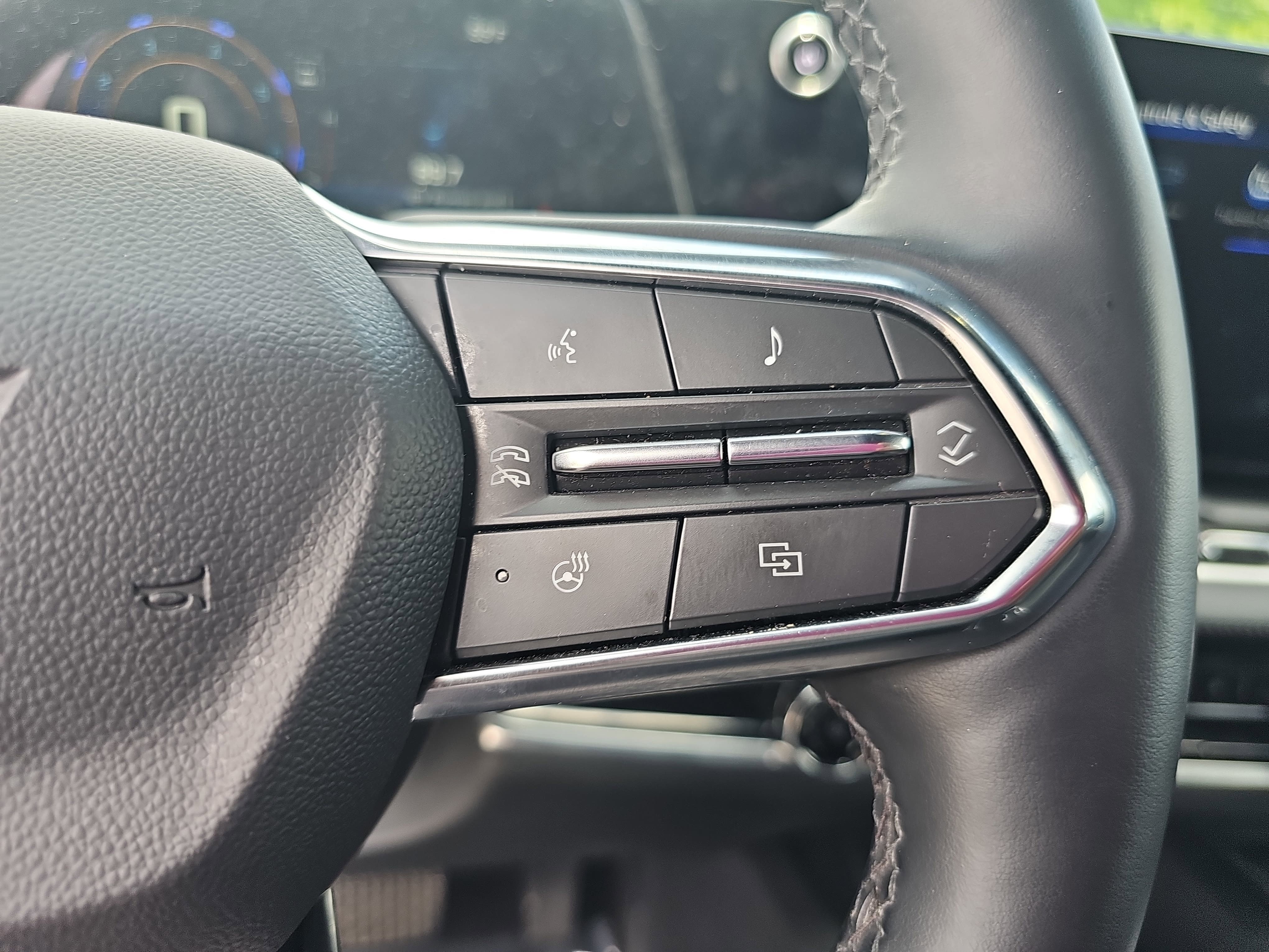 Used 2025 Chevrolet Equinox LT w/ Safety and Technology Package FWD image 17