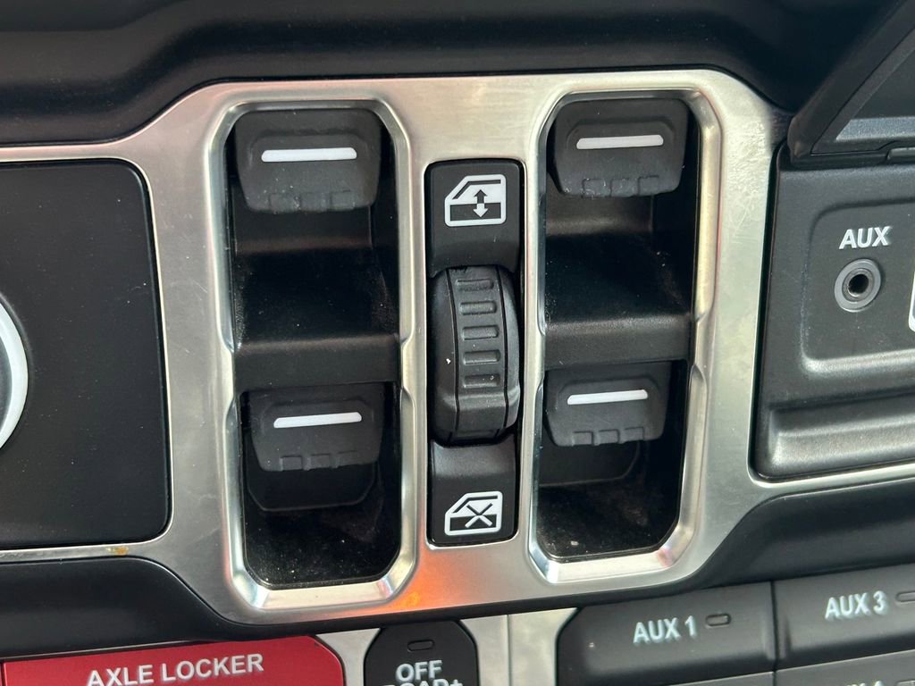 Used 2024 Jeep Gladiator Mojave w/ Safety Group image 30