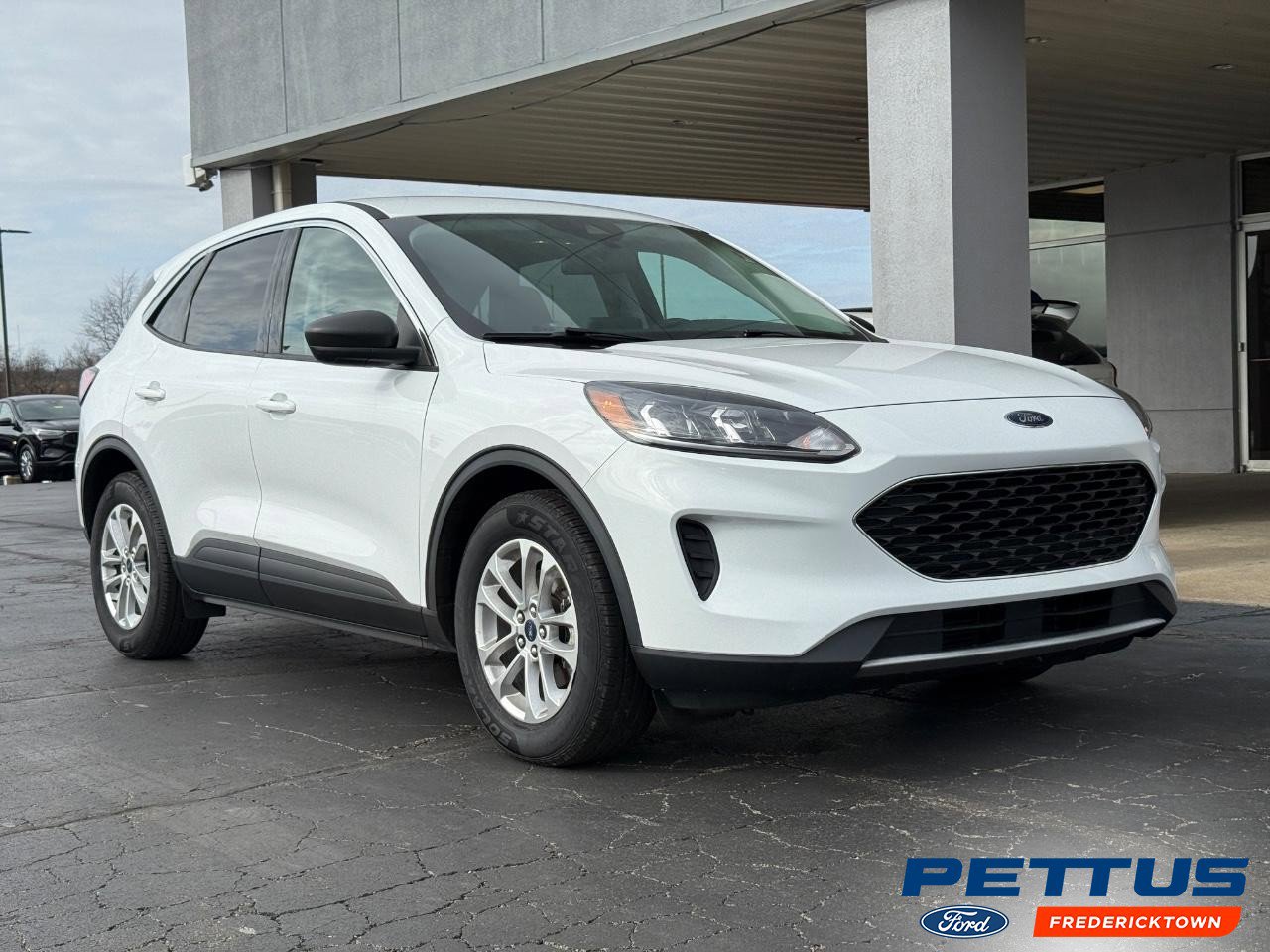 Used 2022 Ford Escape SE image 1