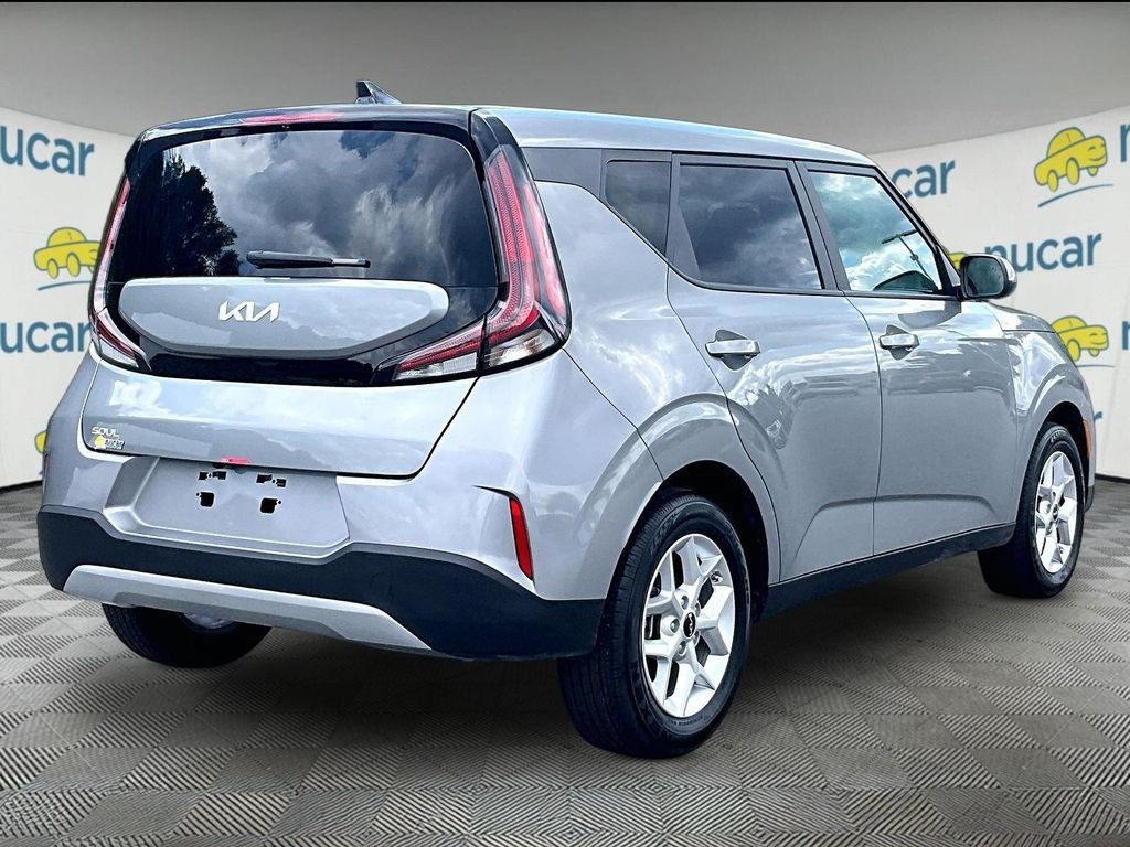 Used 2025 Kia Soul LX w/ LX Technology Package FWD image 6