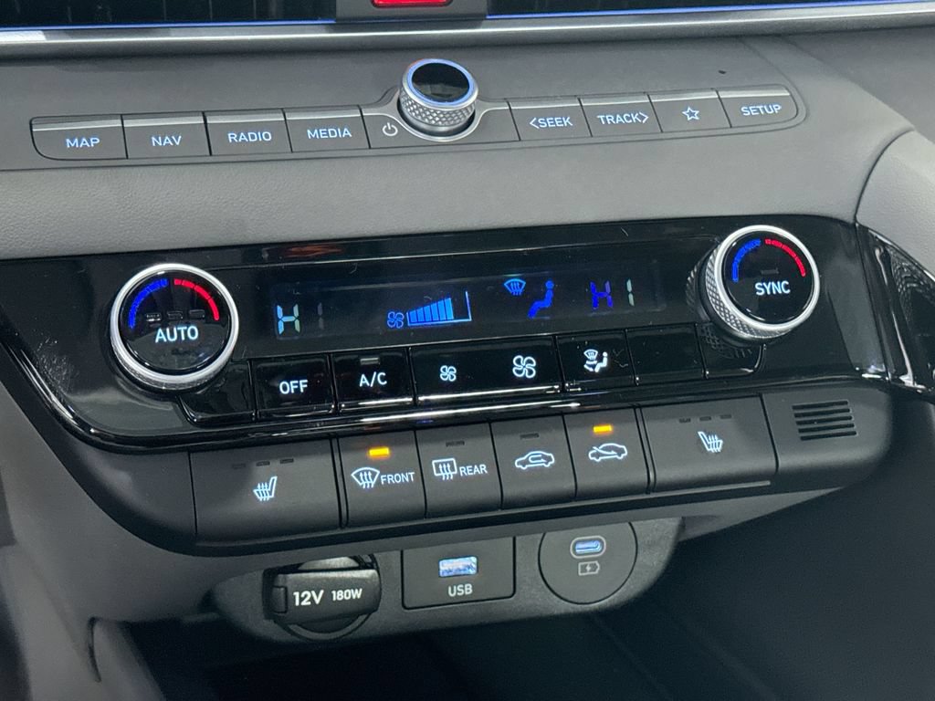 Certified 2025 Hyundai Elantra SEL FWD image 21