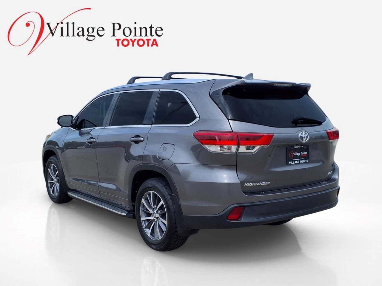 Used 2017 Toyota Highlander XLE FWD image 3