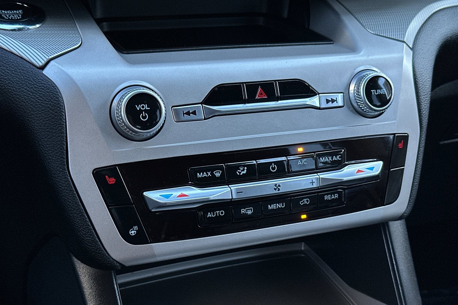 Certified 2022 Ford Explorer XLT w/ Equipment Group 202A image 21