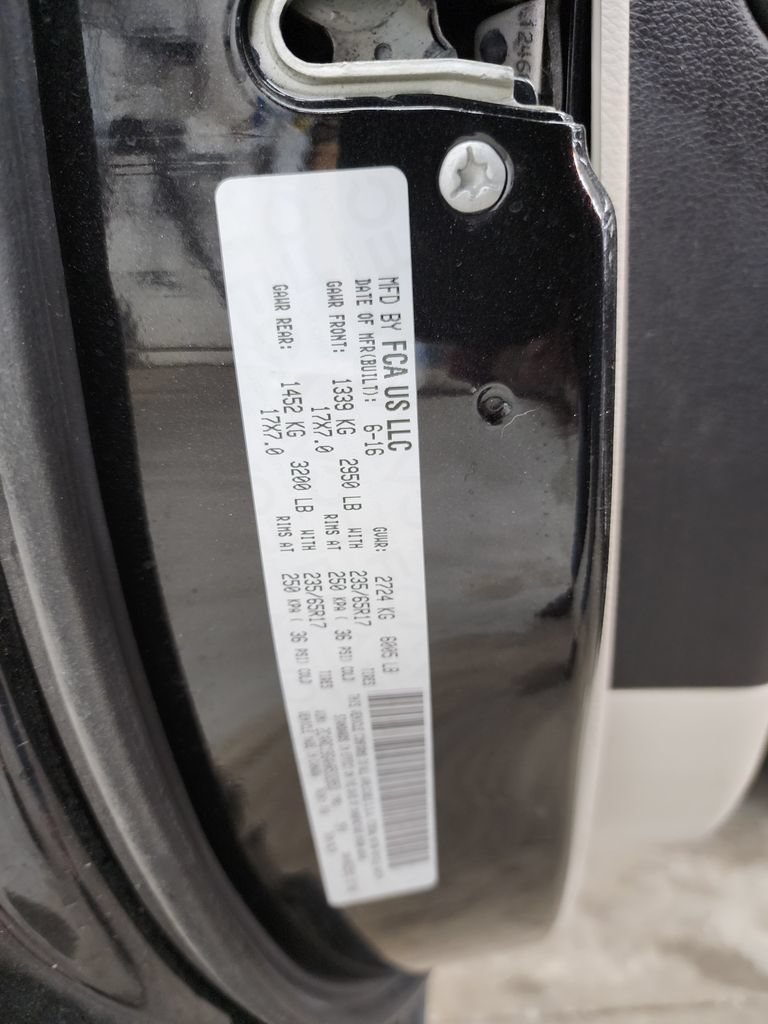 Used 2017 Chrysler Pacifica Touring-L FWD image 41