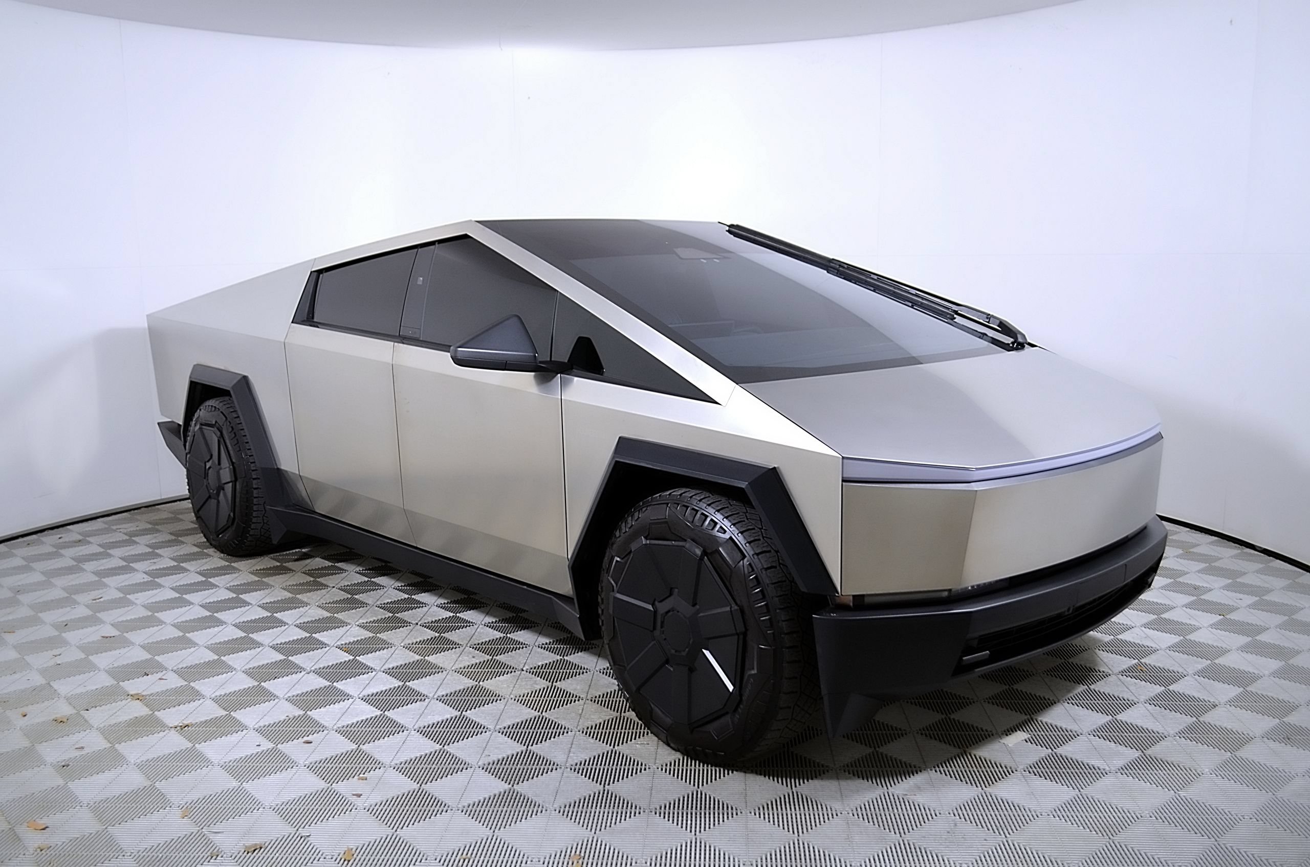 Used 2024 Tesla Cybertruck Cyberbeast AWD/4WD image 7