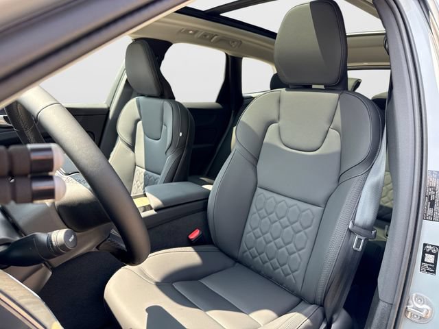 New 2027 Volvo XC60 B5 Core AWD/4WD image 13