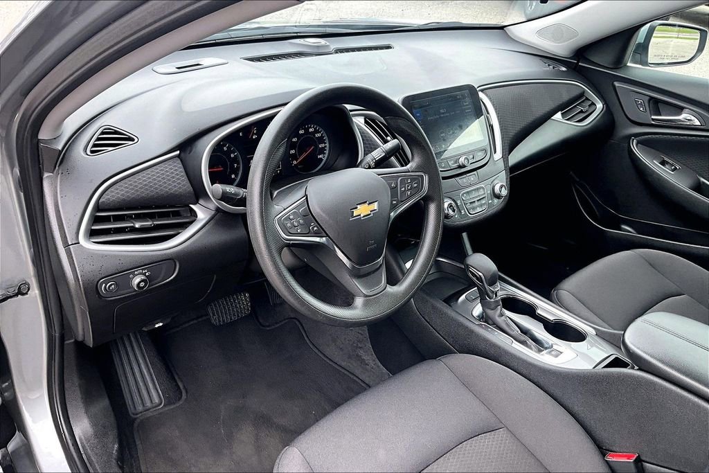 Used 2025 Chevrolet Malibu LT FWD image 17
