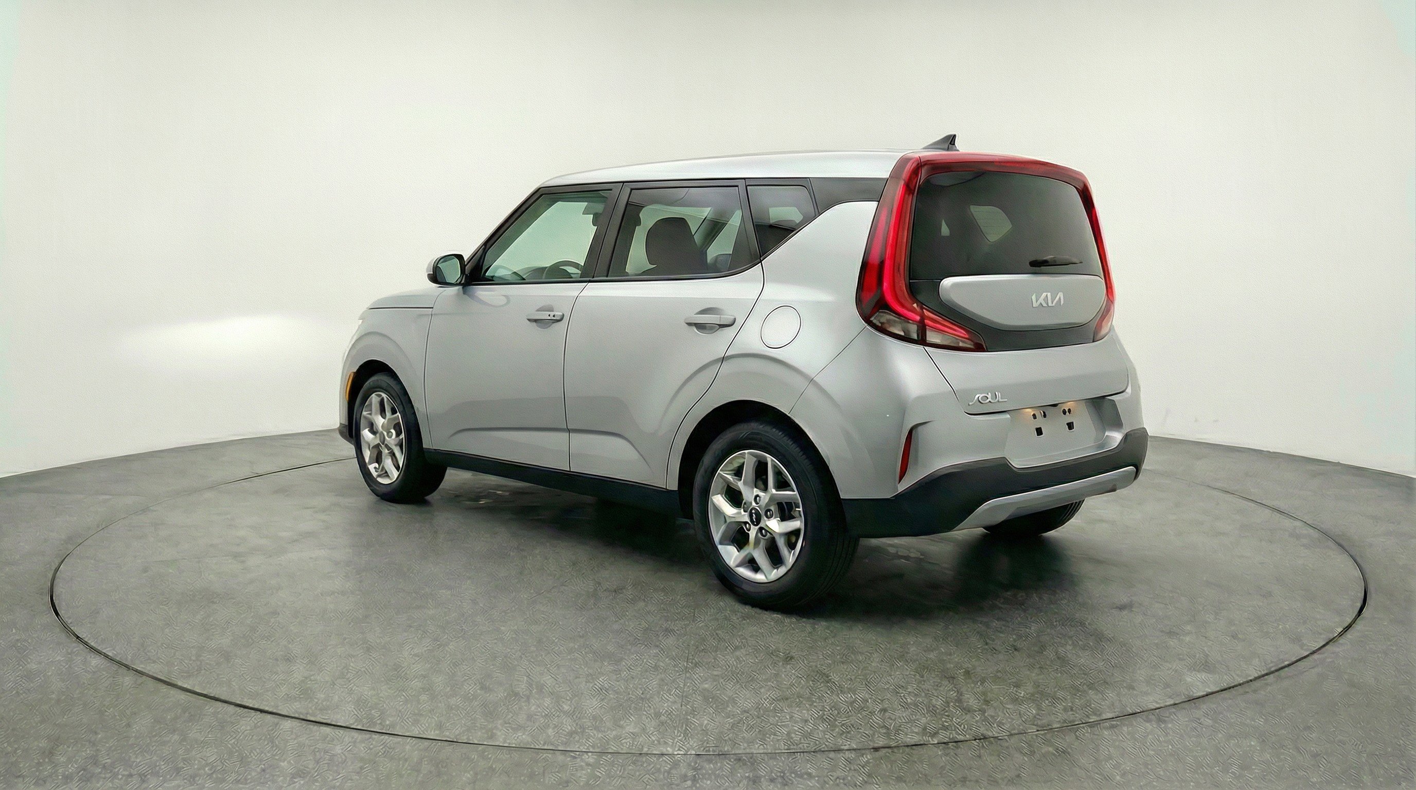 Used 2025 Kia Soul LX w/ LX Technology Package FWD image 6
