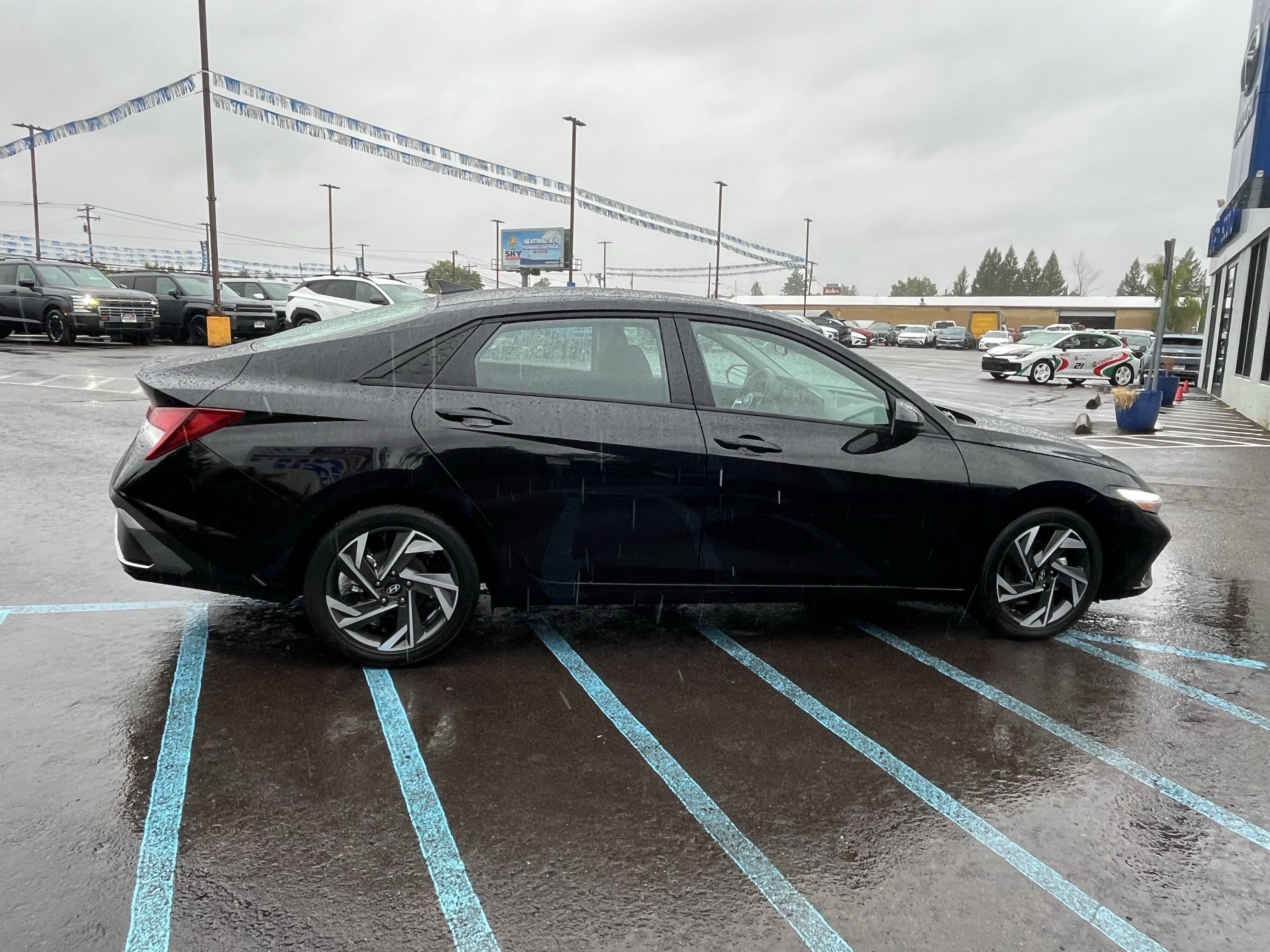 Used 2025 Hyundai Elantra SEL FWD image 6