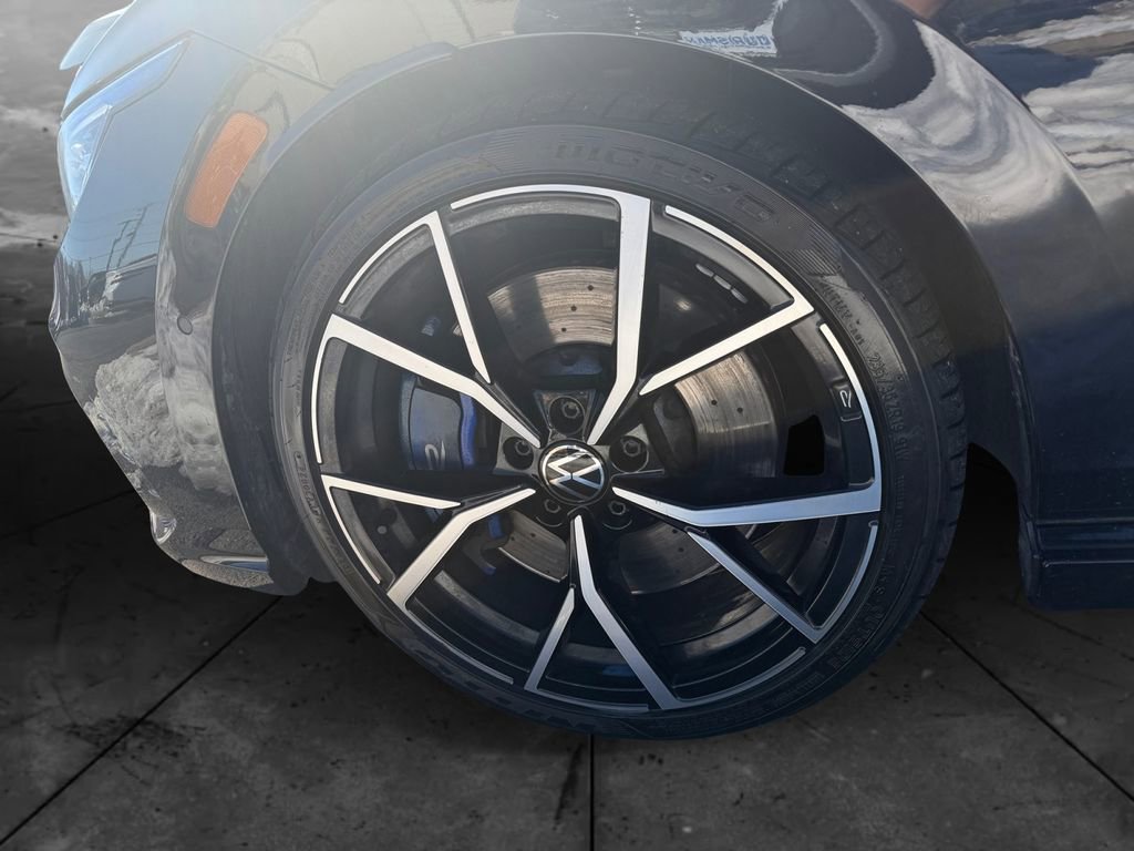 Used 2024 Volkswagen Golf R image 14