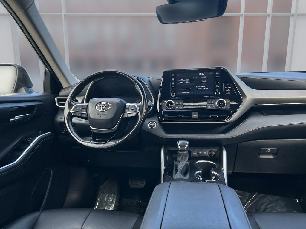 Used 2020 Toyota Highlander XLE image 18