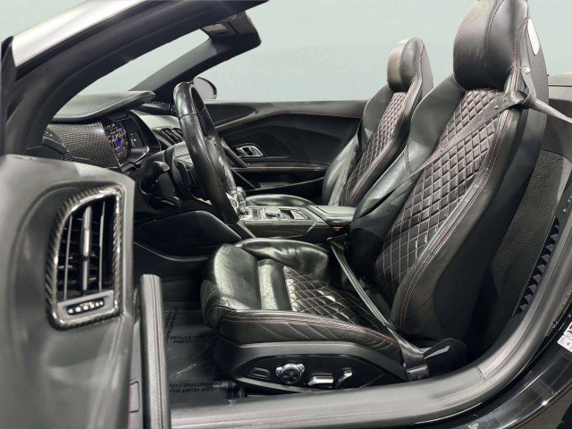 Used 2017 Audi R8 V10 w/ Carbon Exterior Package image 17