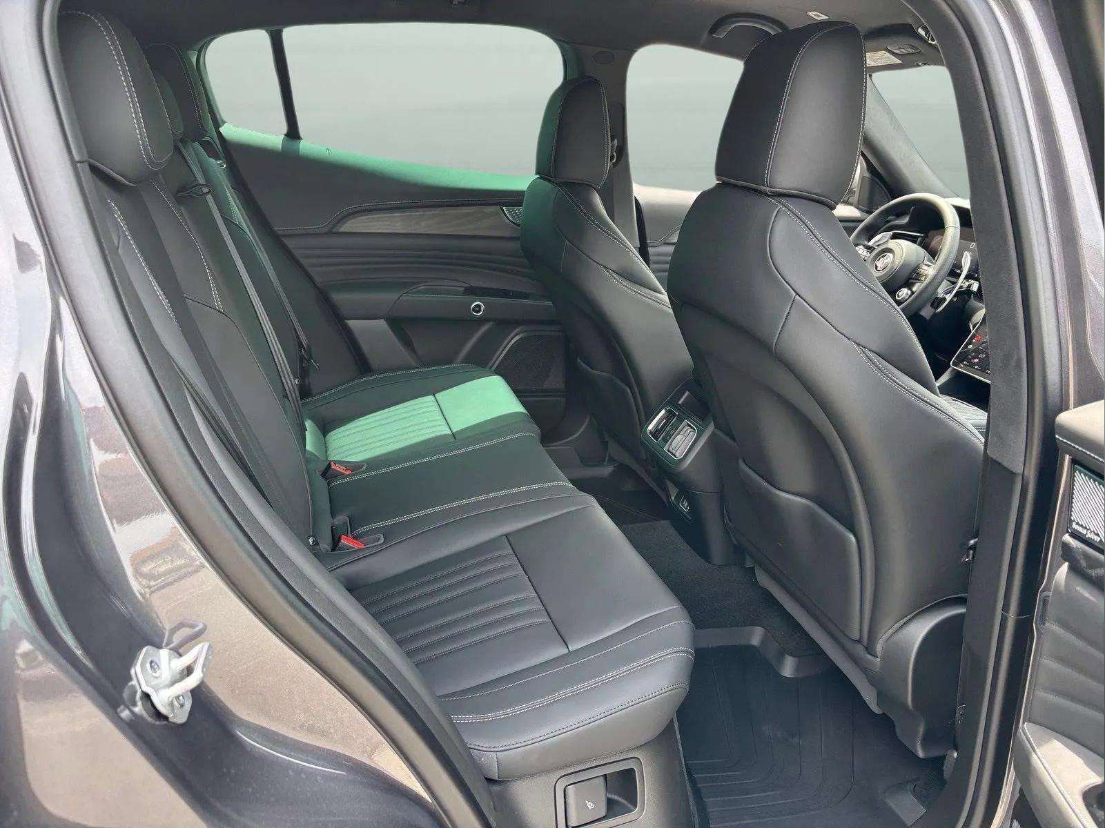 New 2025 Maserati Grecale GT image 20