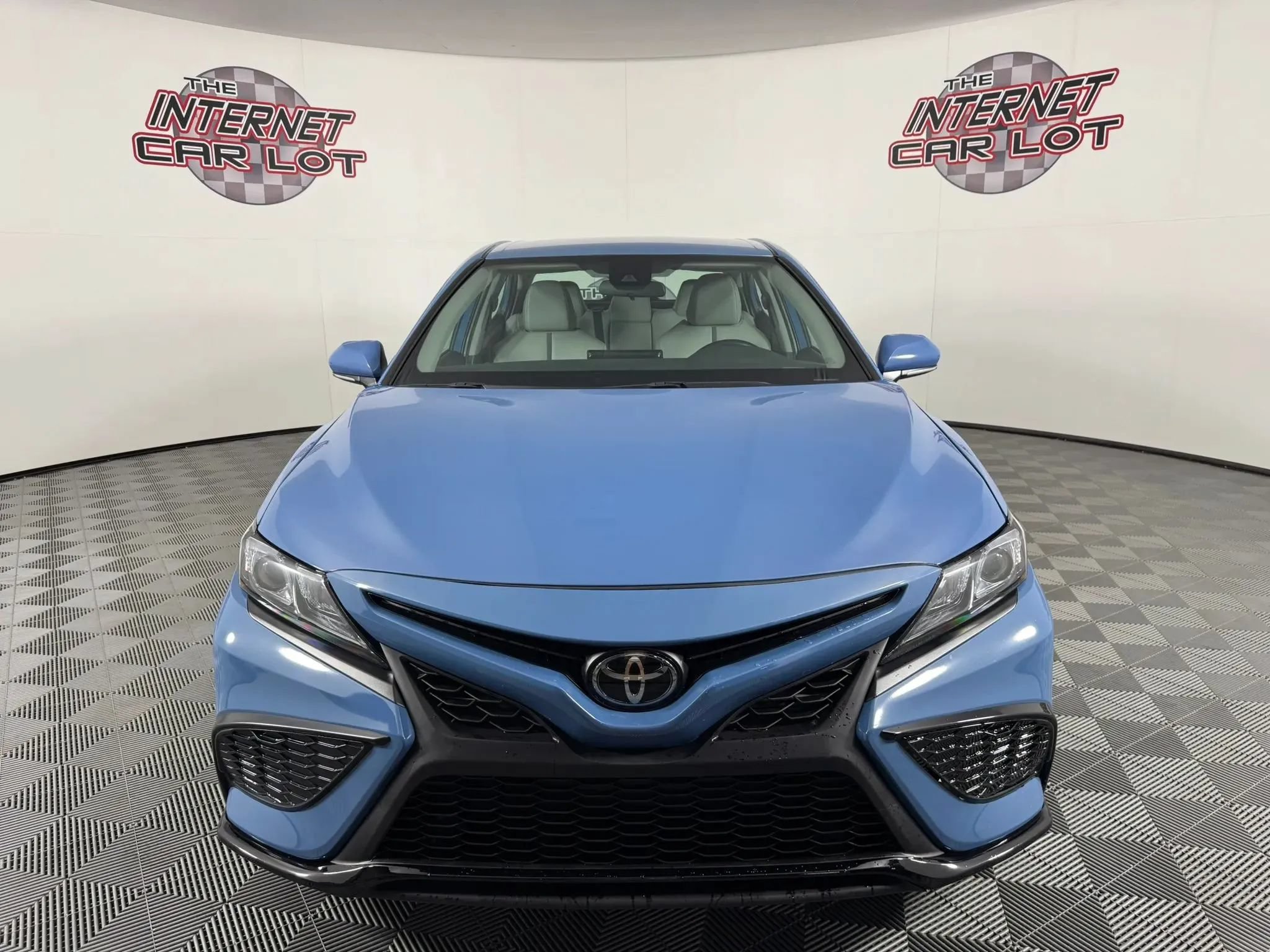 Used 2024 Toyota Camry SE w/ Cold Weather Package AWD/4WD image 2